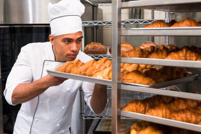 What Should Food Workers Use to Handle Ready-to-eat Pastries